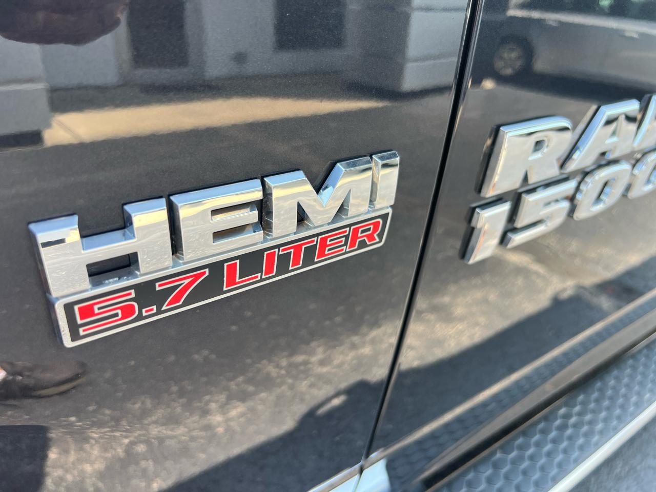 RAM 1500 4WD Crew Cab 140.5" Sport 2015