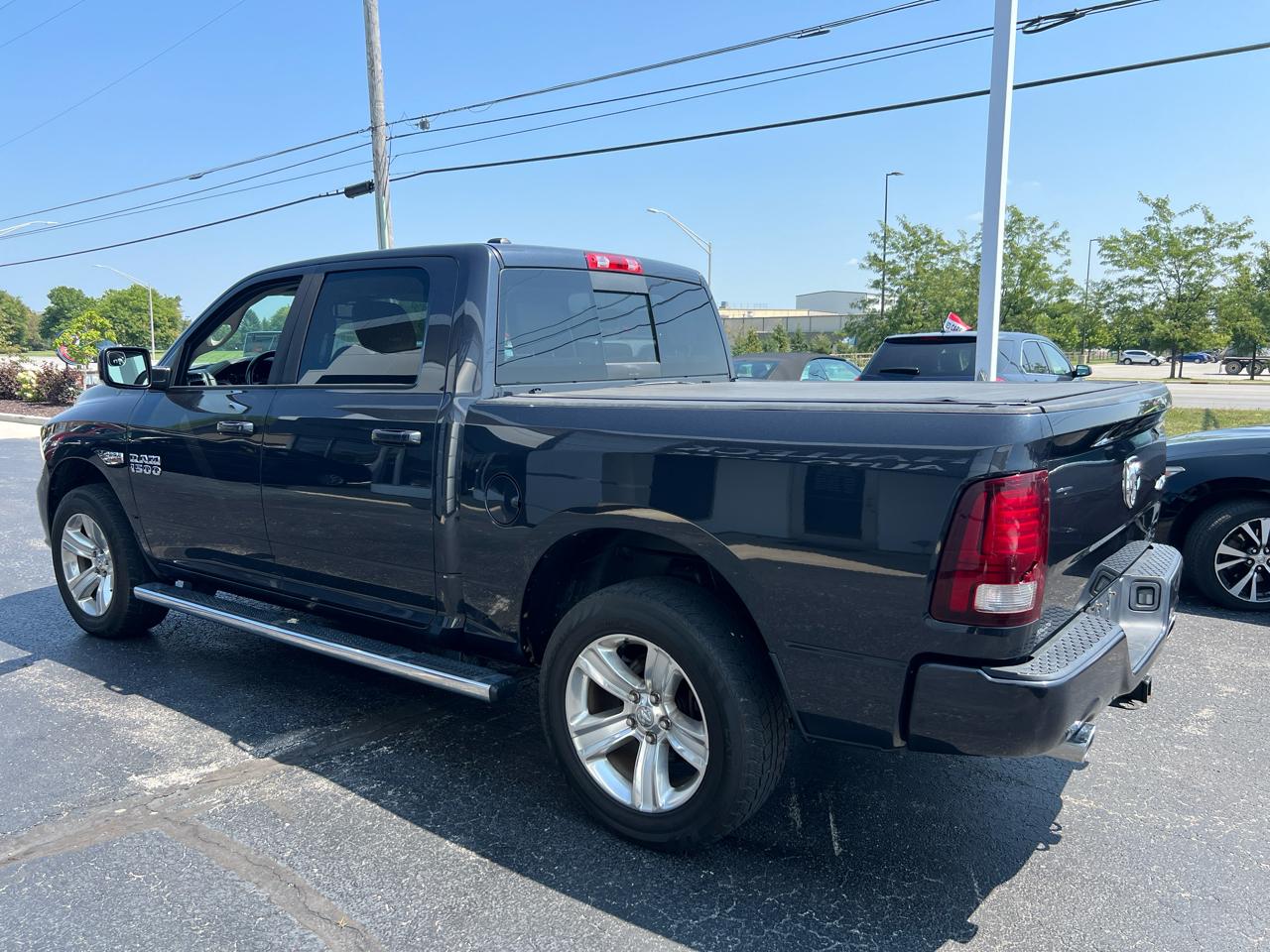 RAM 1500 4WD Crew Cab 140.5" Sport 2015