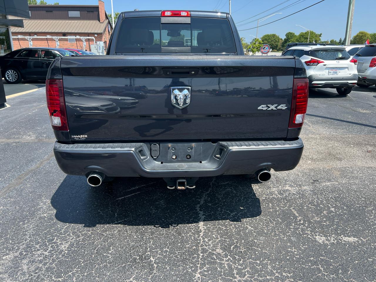 RAM 1500 4WD Crew Cab 140.5" Sport 2015