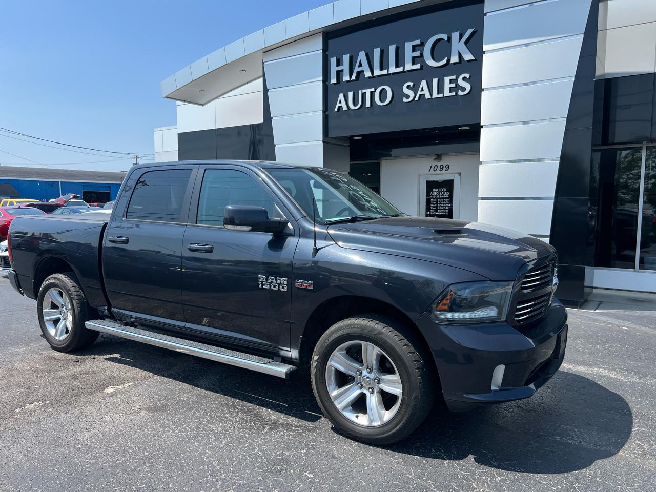 RAM 1500 4WD Crew Cab 140.5" Sport 2015