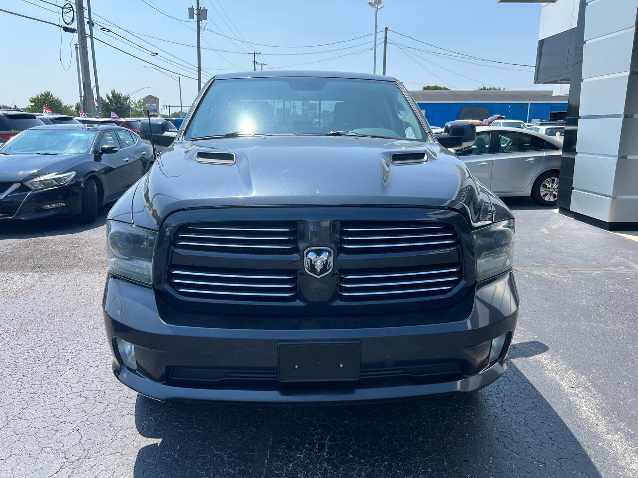 RAM 1500 4WD Crew Cab 140.5" Sport 2015