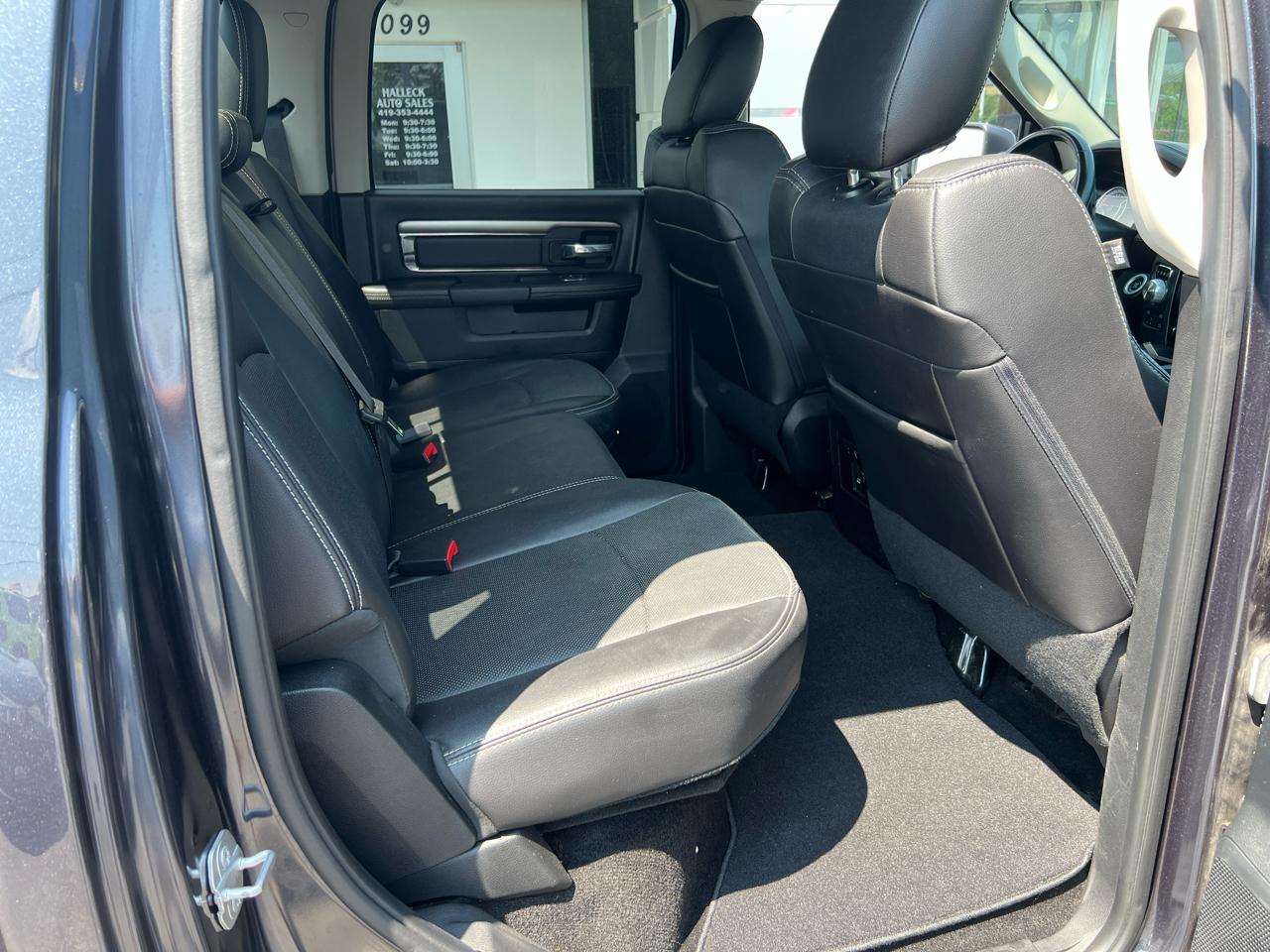 RAM 1500 4WD Crew Cab 140.5" Sport 2015