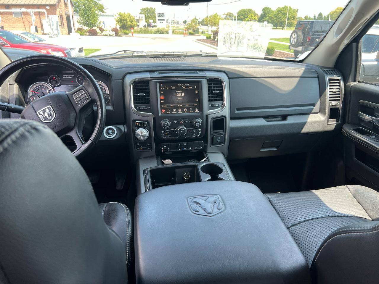 RAM 1500 4WD Crew Cab 140.5" Sport 2015