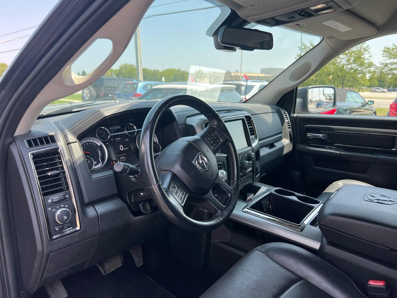 RAM 1500 4WD Crew Cab 140.5" Sport 2015