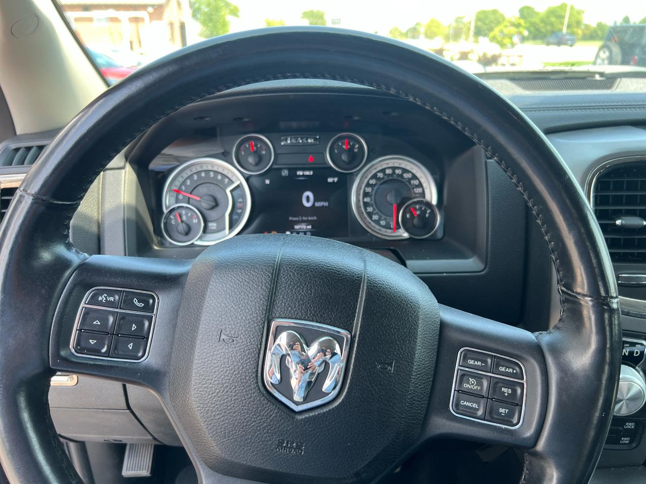 RAM 1500 4WD Crew Cab 140.5" Sport 2015