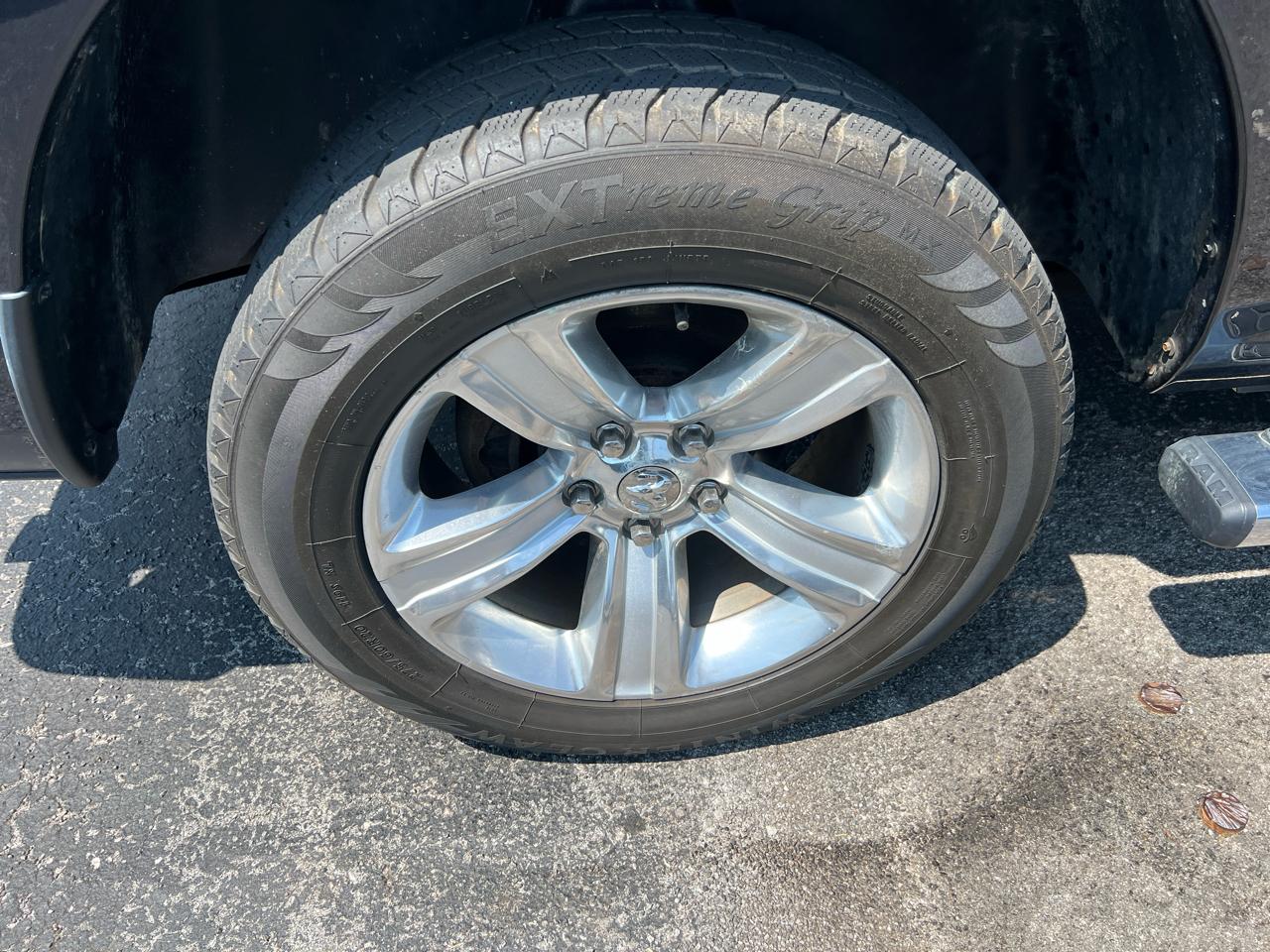 RAM 1500 4WD Crew Cab 140.5" Sport 2015