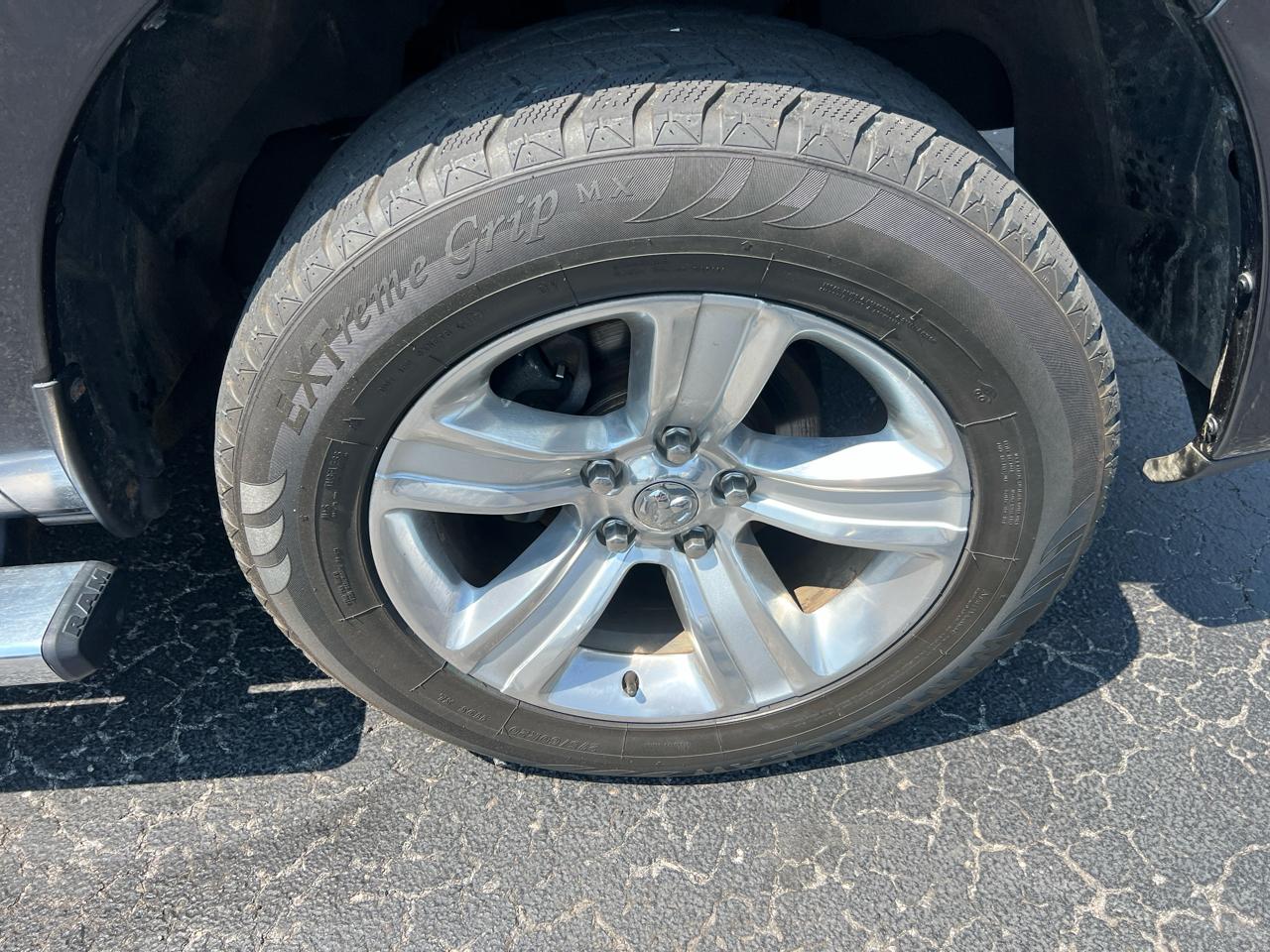 RAM 1500 4WD Crew Cab 140.5" Sport 2015