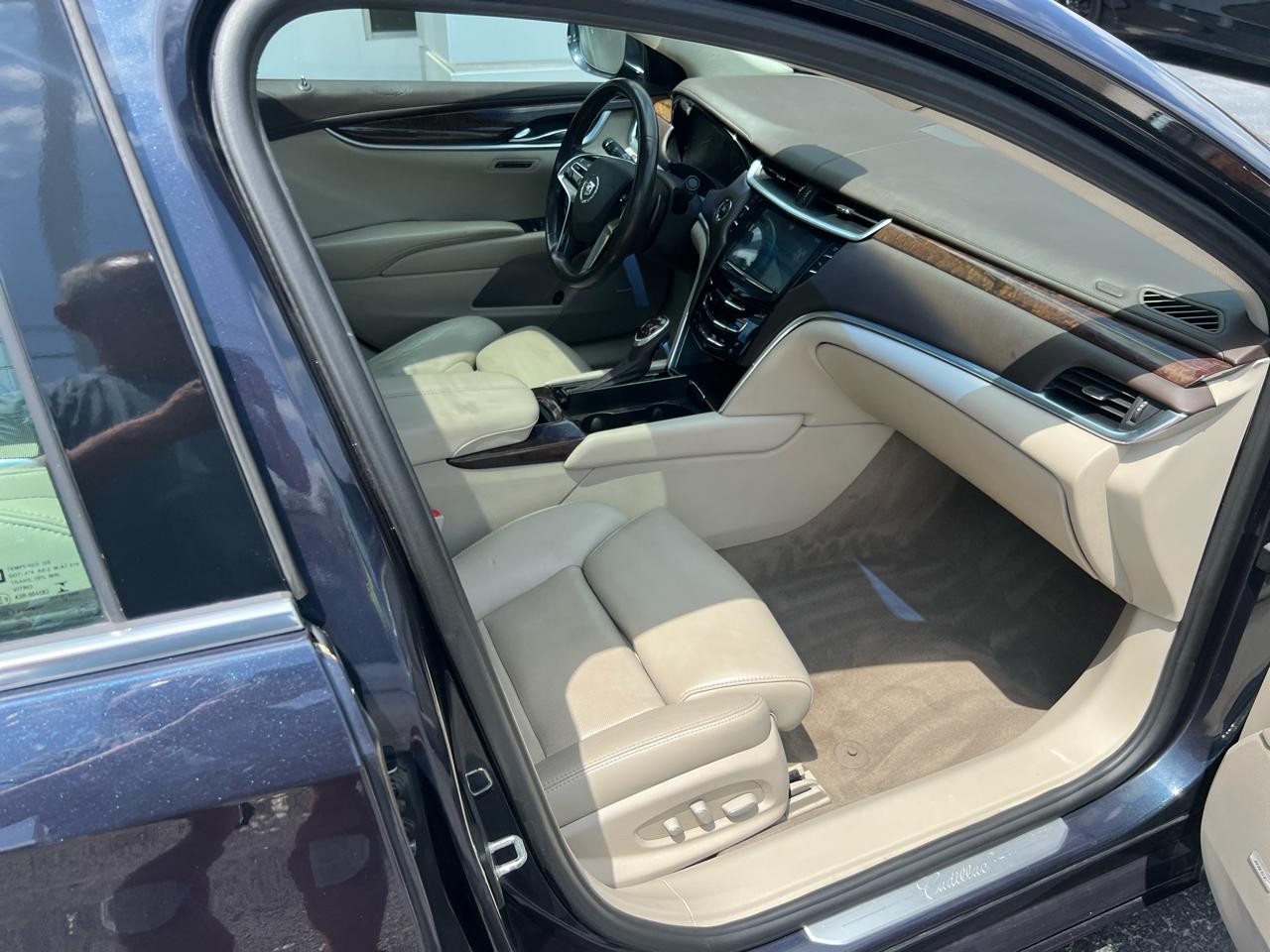 Cadillac XTS 4dr Sdn Premium AWD 2013