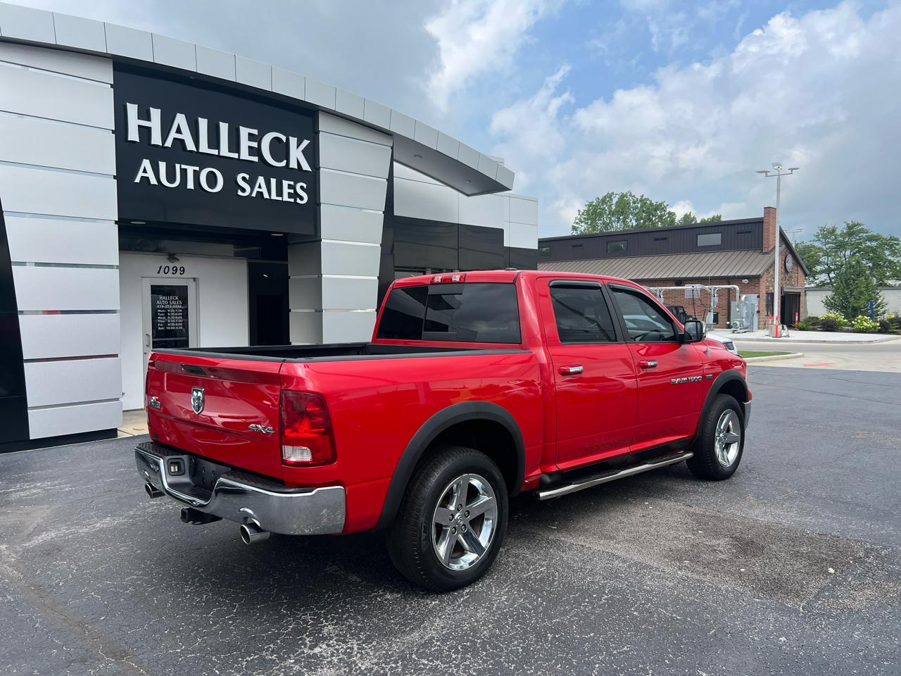 RAM 1500 4WD Crew Cab 140.5" Big Horn 2011