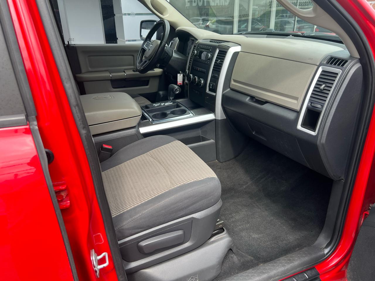 RAM 1500 4WD Crew Cab 140.5" Big Horn 2011