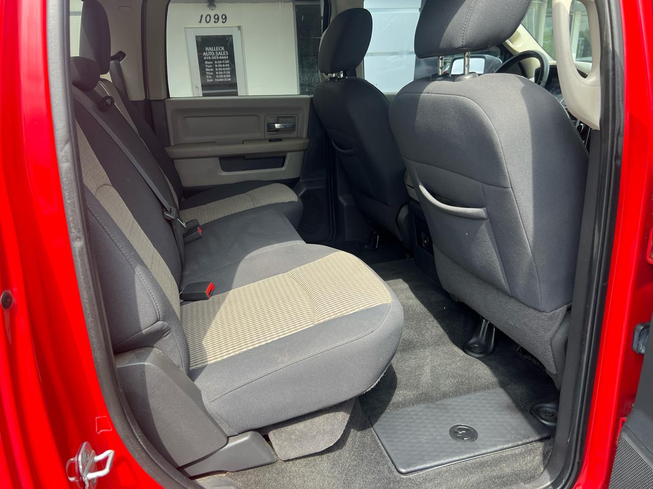 RAM 1500 4WD Crew Cab 140.5" Big Horn 2011