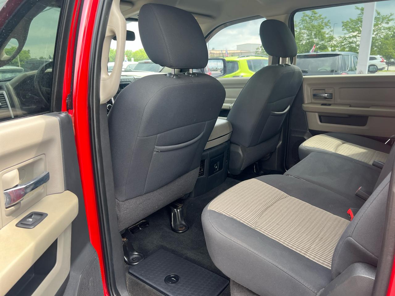RAM 1500 4WD Crew Cab 140.5" Big Horn 2011
