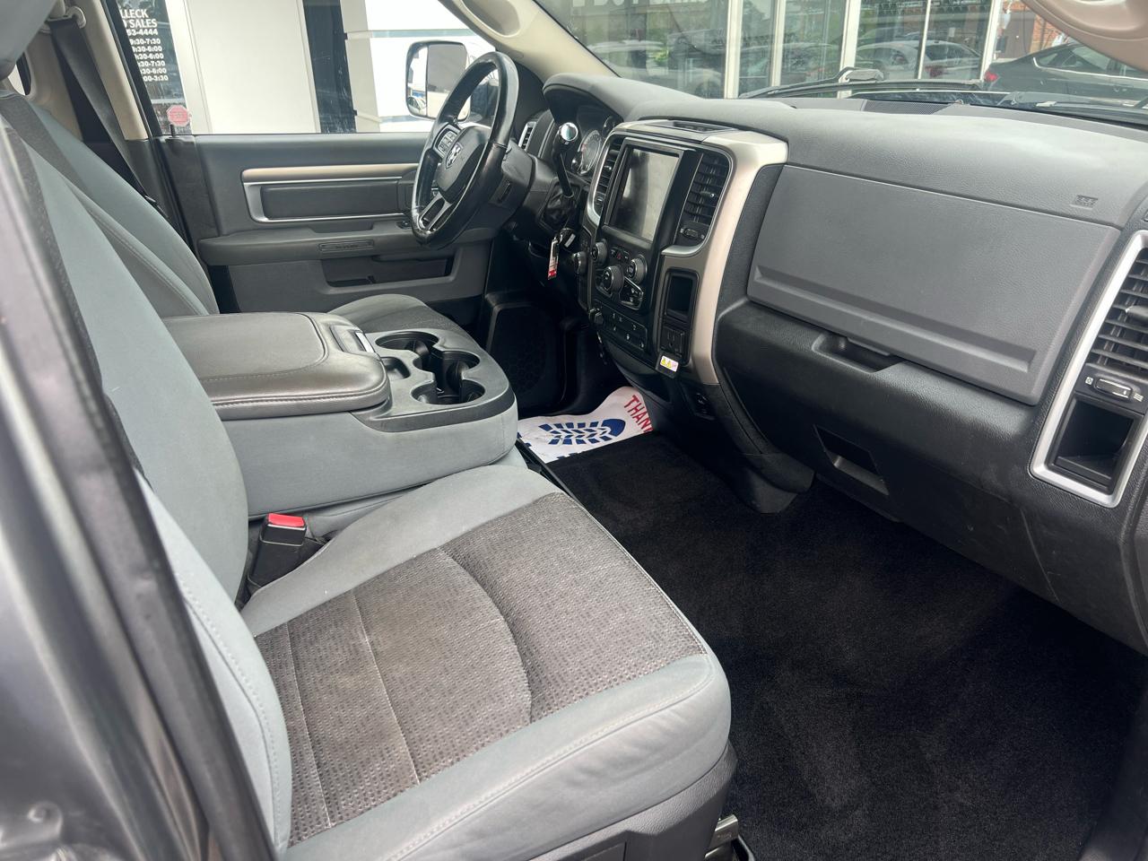 RAM 1500 4WD Crew Cab 140.5" Big Horn 2013