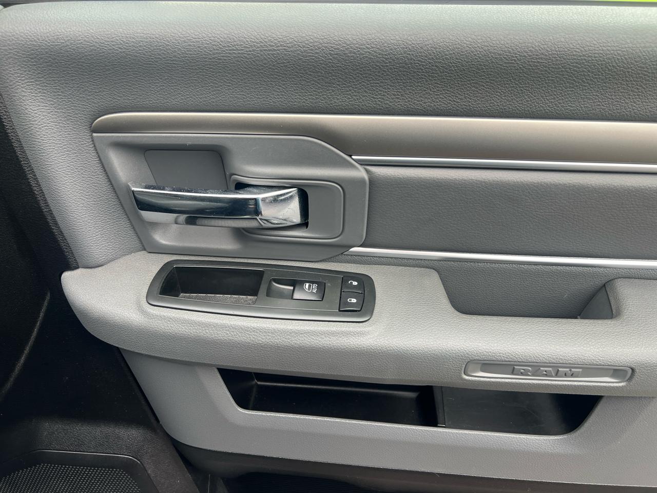 RAM 1500 4WD Crew Cab 140.5" Big Horn 2013