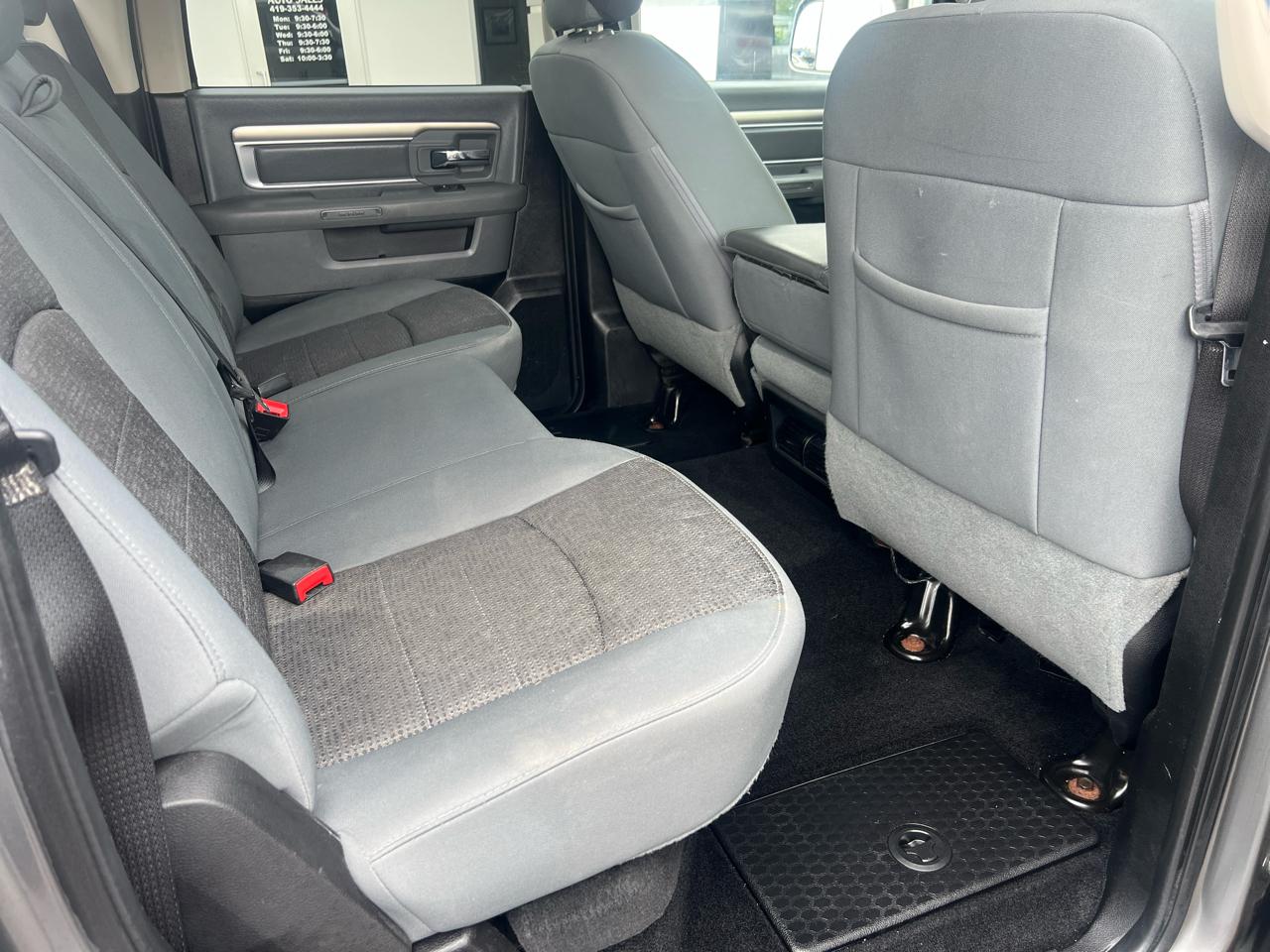 RAM 1500 4WD Crew Cab 140.5" Big Horn 2013