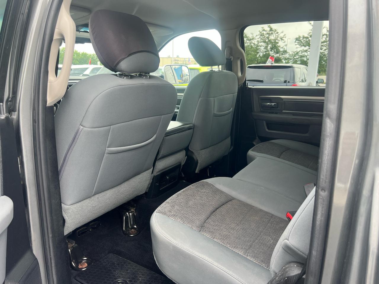 RAM 1500 4WD Crew Cab 140.5" Big Horn 2013