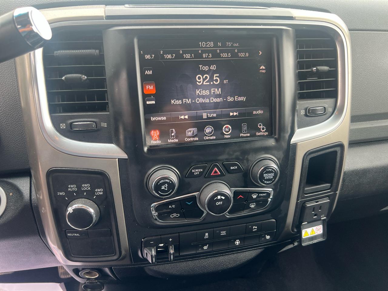 RAM 1500 4WD Crew Cab 140.5" Big Horn 2013