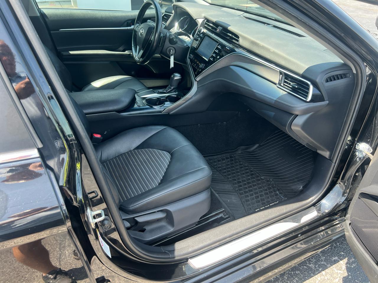 Toyota Camry XLE Auto (Natl) 2018