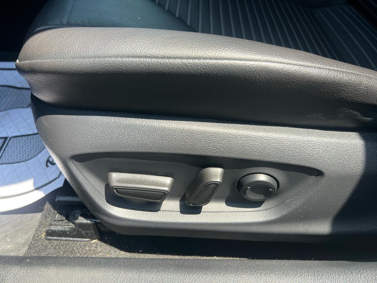 Toyota Camry XLE Auto (Natl) 2018