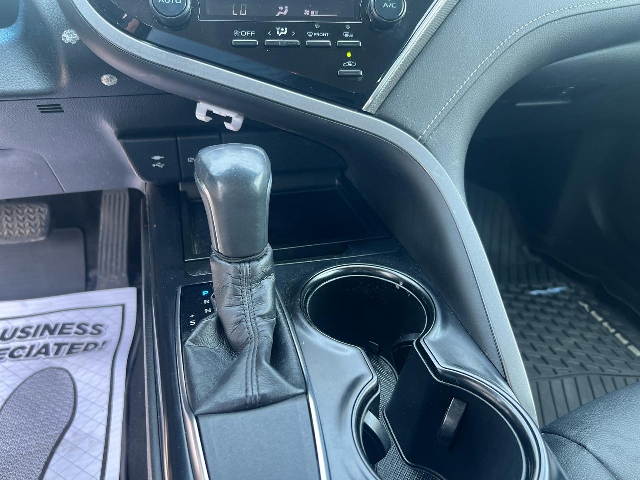 Toyota Camry XLE Auto (Natl) 2018