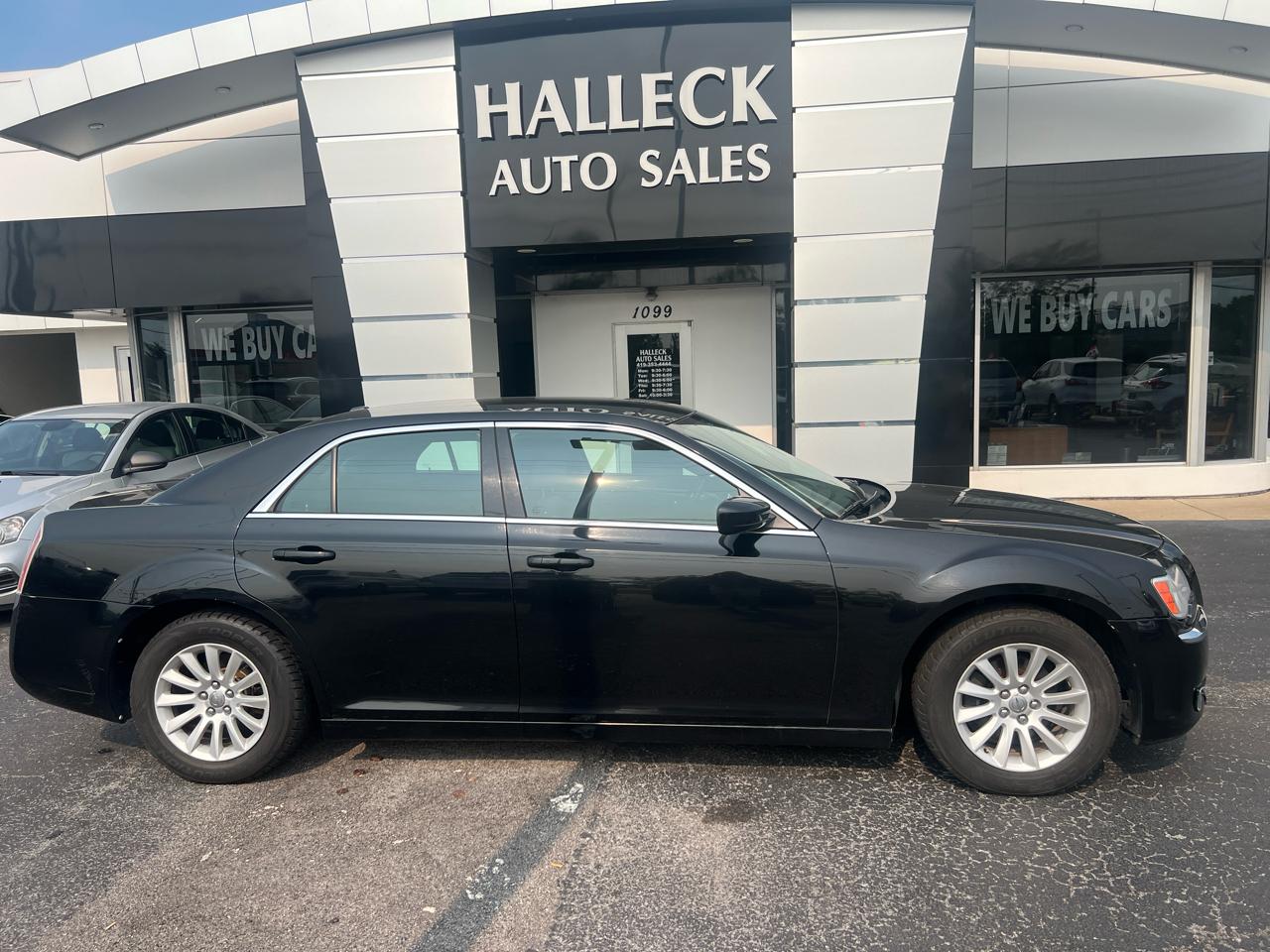2013 Chrysler 300 4dr Sdn Touring RWD