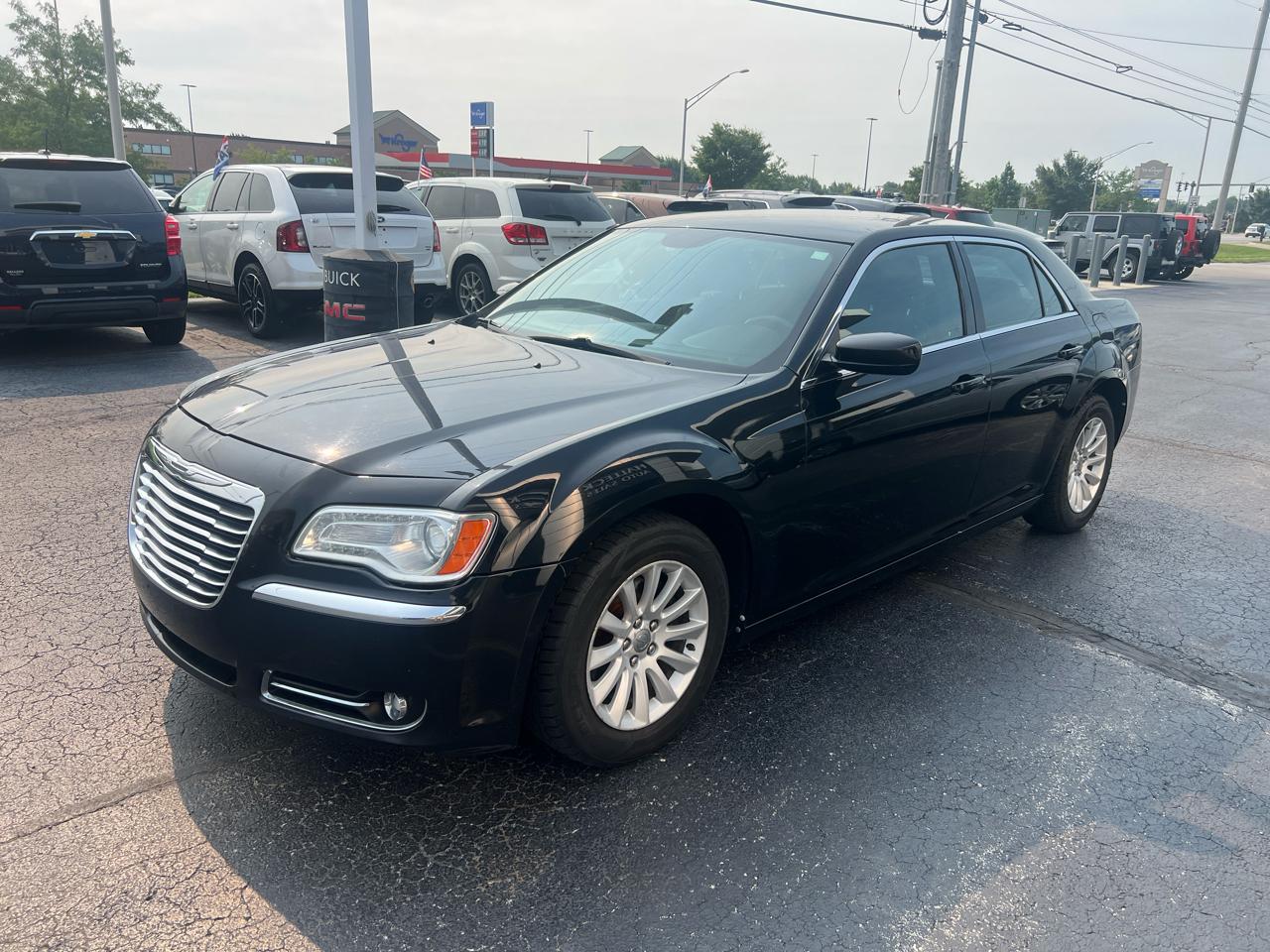 Chrysler 300 4dr Sdn Touring RWD 2013