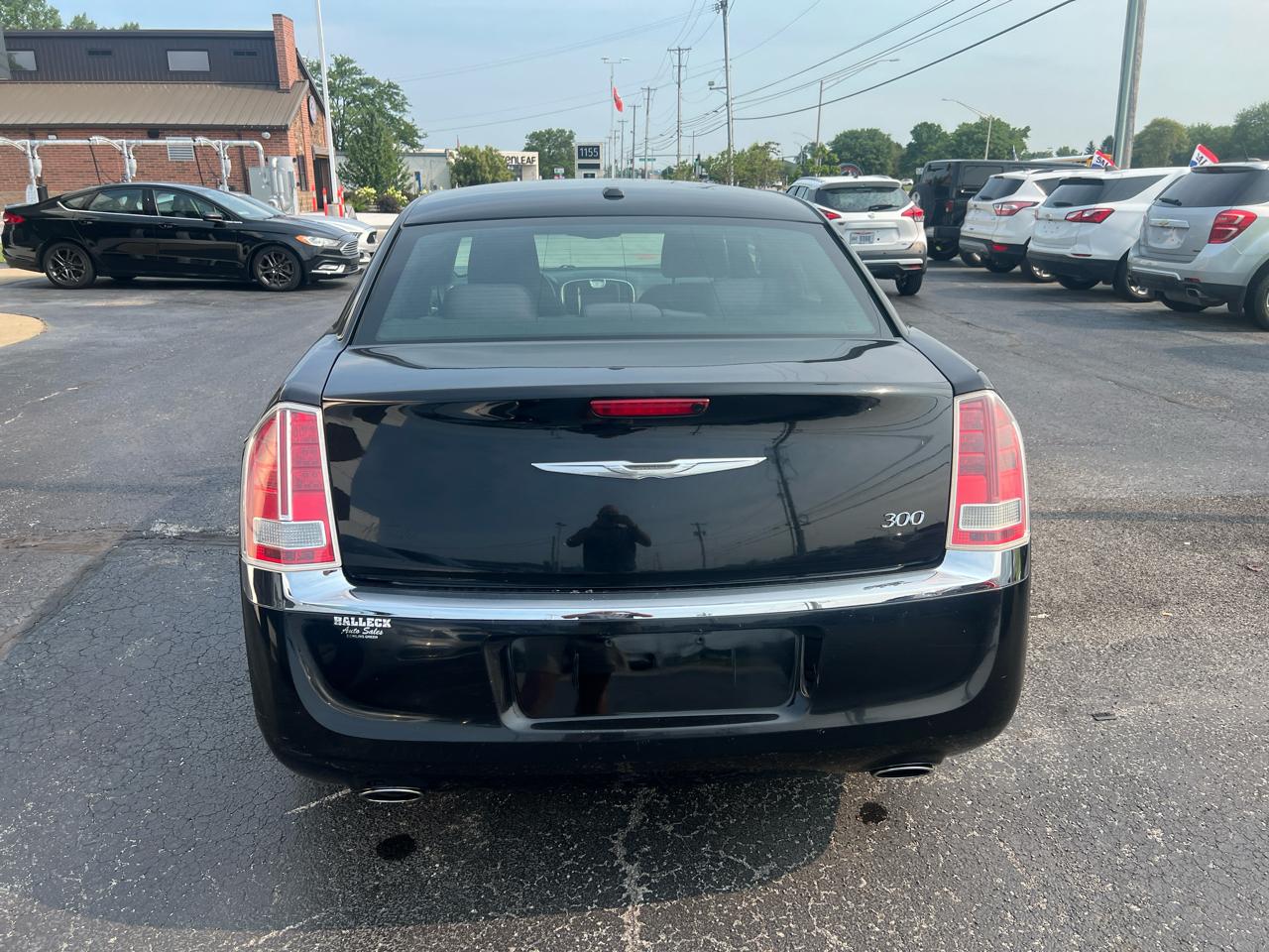 Chrysler 300 4dr Sdn Touring RWD 2013