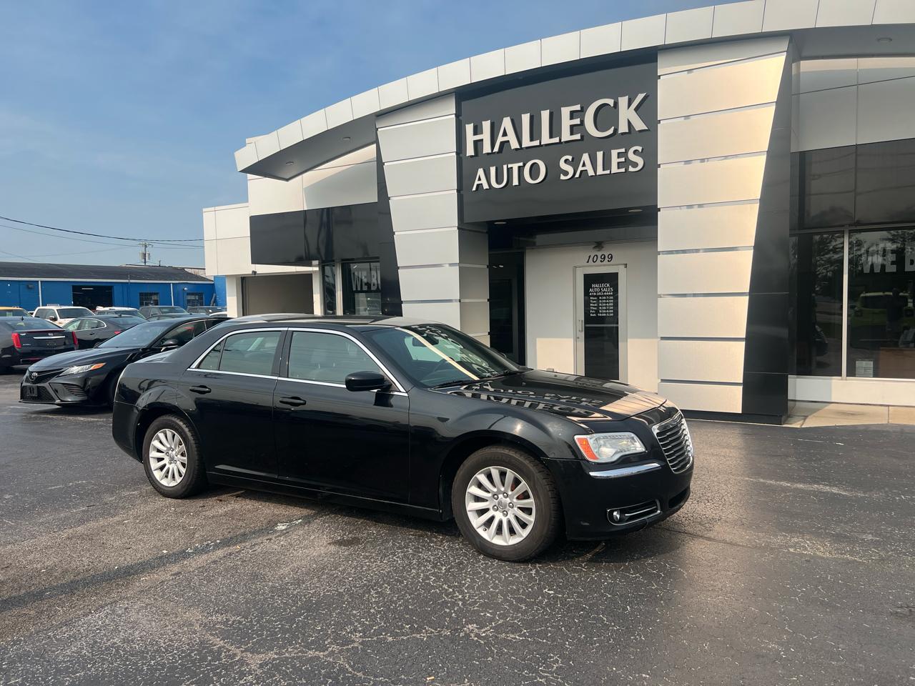 Chrysler 300 4dr Sdn Touring RWD 2013