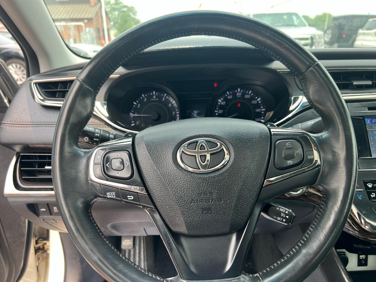 Toyota Avalon 4dr Sdn XLE Premium (Natl) 2014