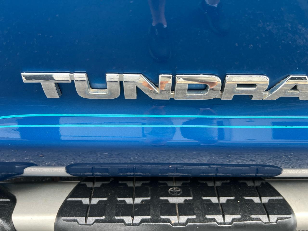 Toyota Tundra 4WD Truck Dbl 4.6L V8 6-Spd AT (Natl) 2010