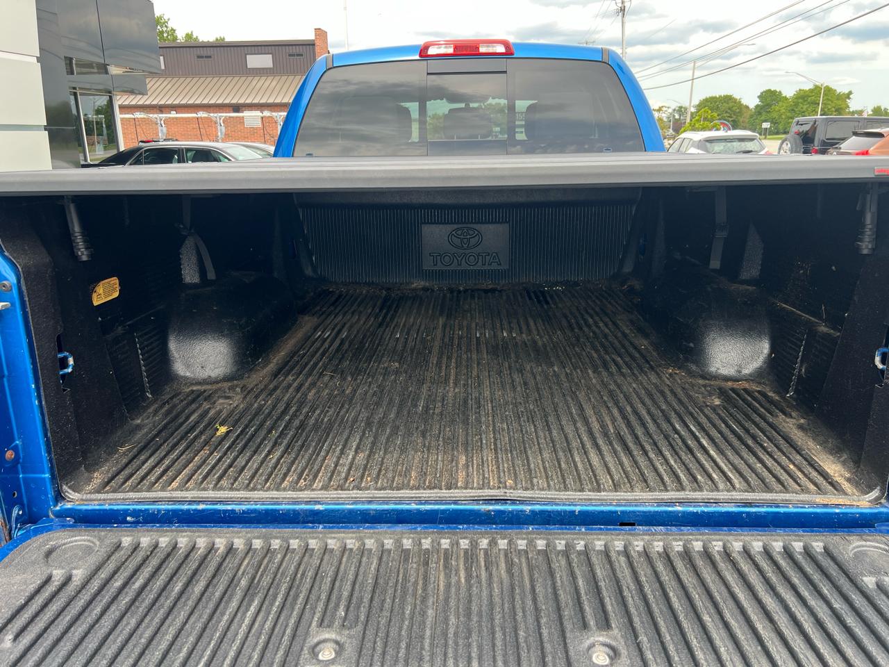 Toyota Tundra 4WD Truck Dbl 4.6L V8 6-Spd AT (Natl) 2010