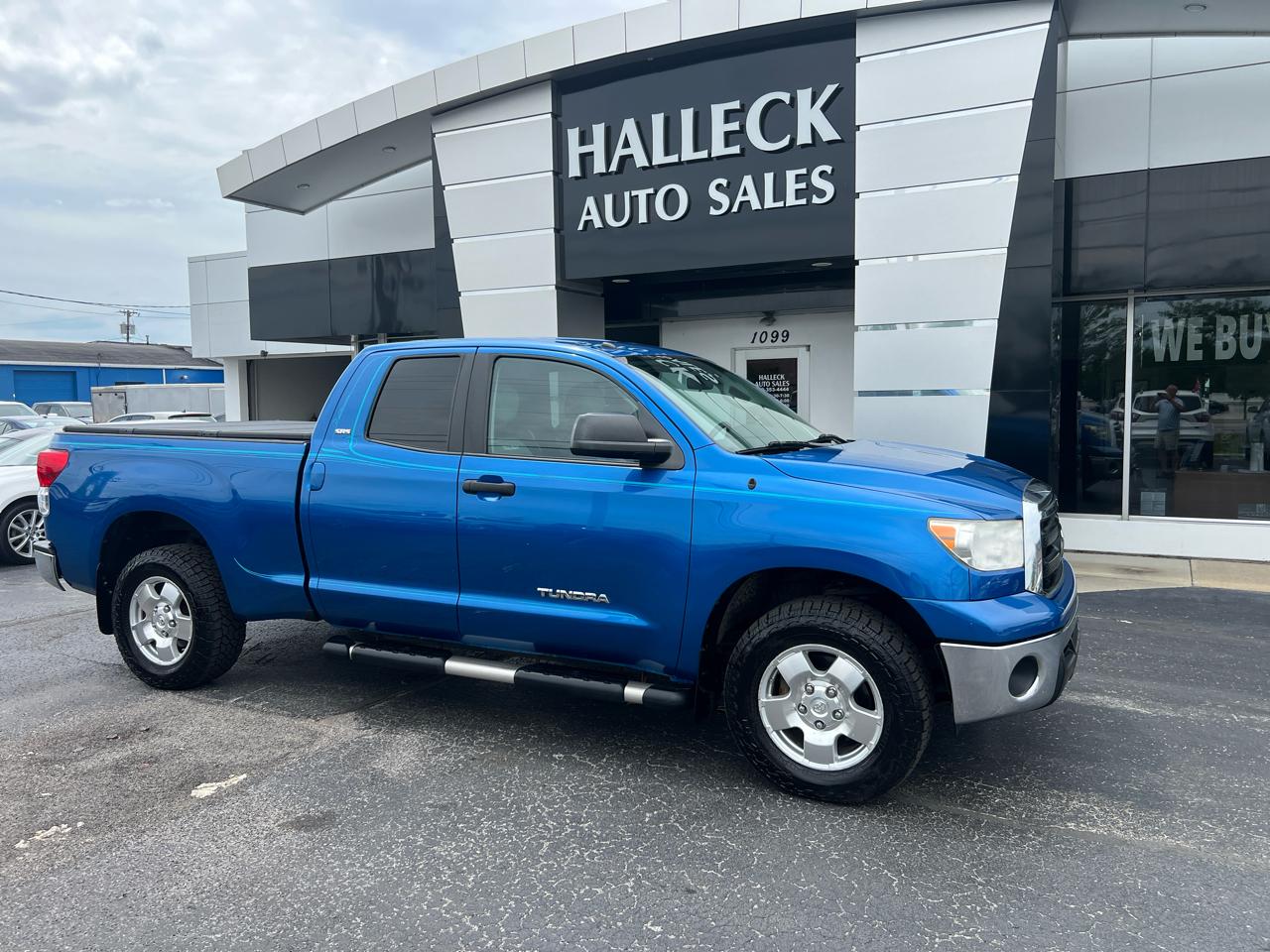 Toyota Tundra 4WD Truck Dbl 4.6L V8 6-Spd AT (Natl) 2010