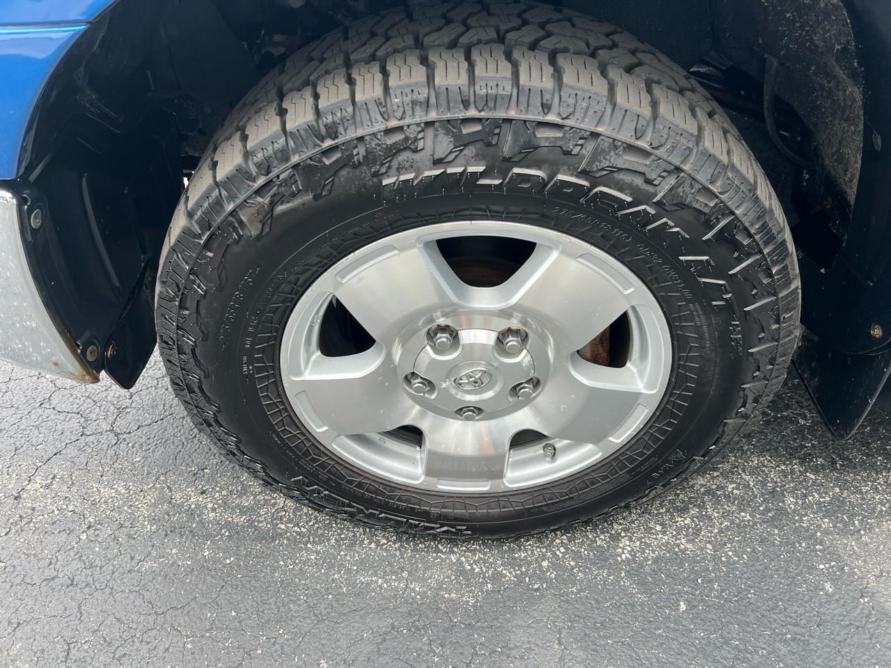 Toyota Tundra 4WD Truck Dbl 4.6L V8 6-Spd AT (Natl) 2010