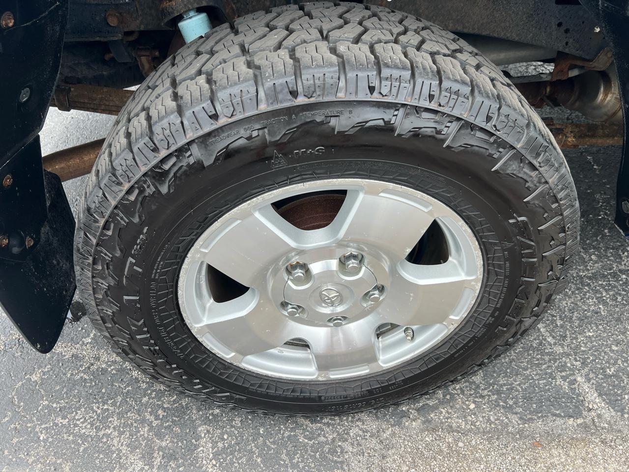 Toyota Tundra 4WD Truck Dbl 4.6L V8 6-Spd AT (Natl) 2010