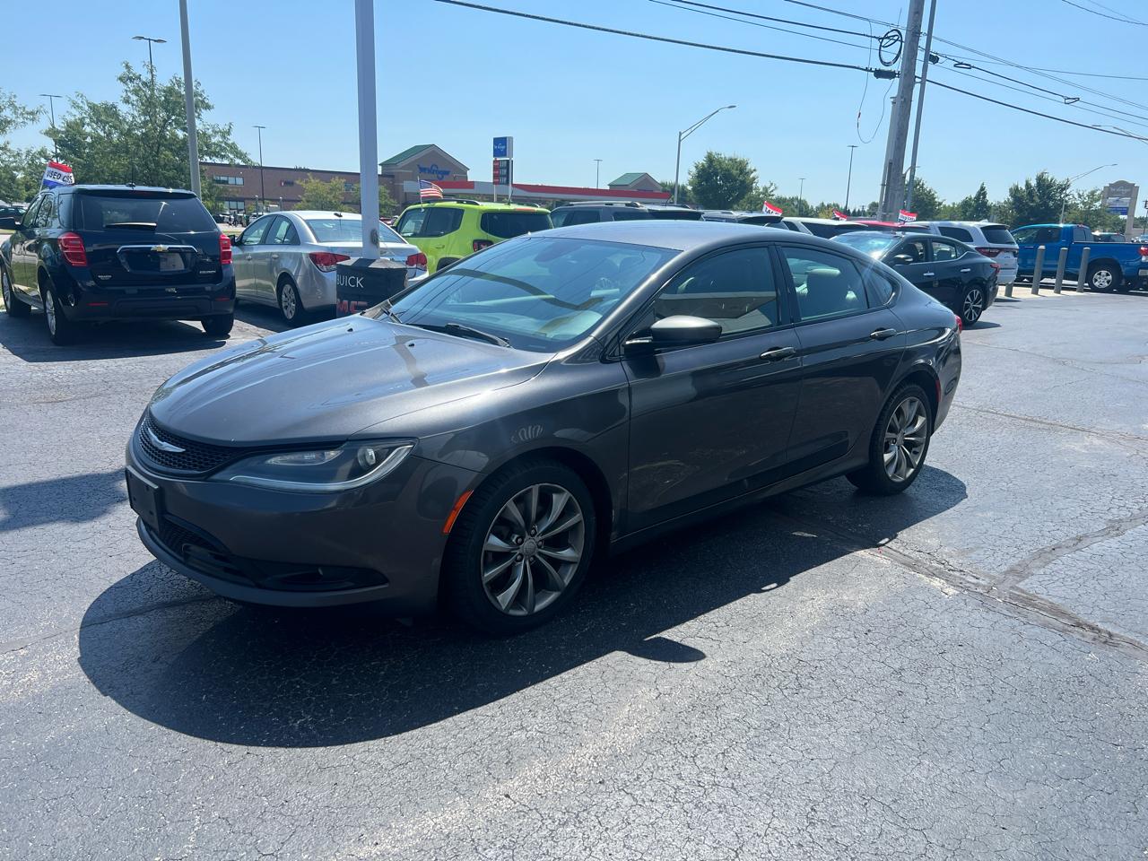Chrysler 200 4dr Sdn S AWD 2017