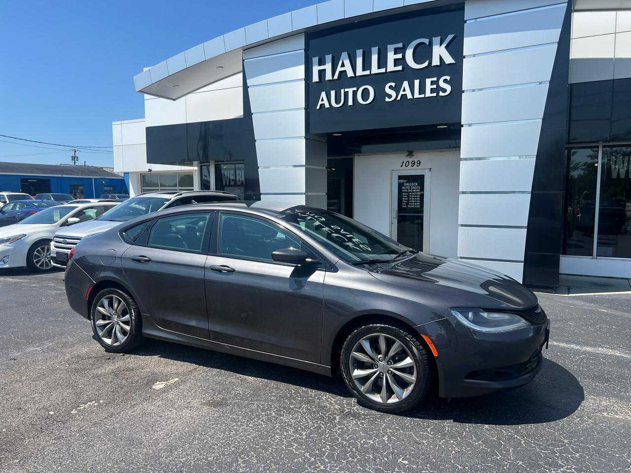 Chrysler 200 4dr Sdn S AWD 2017