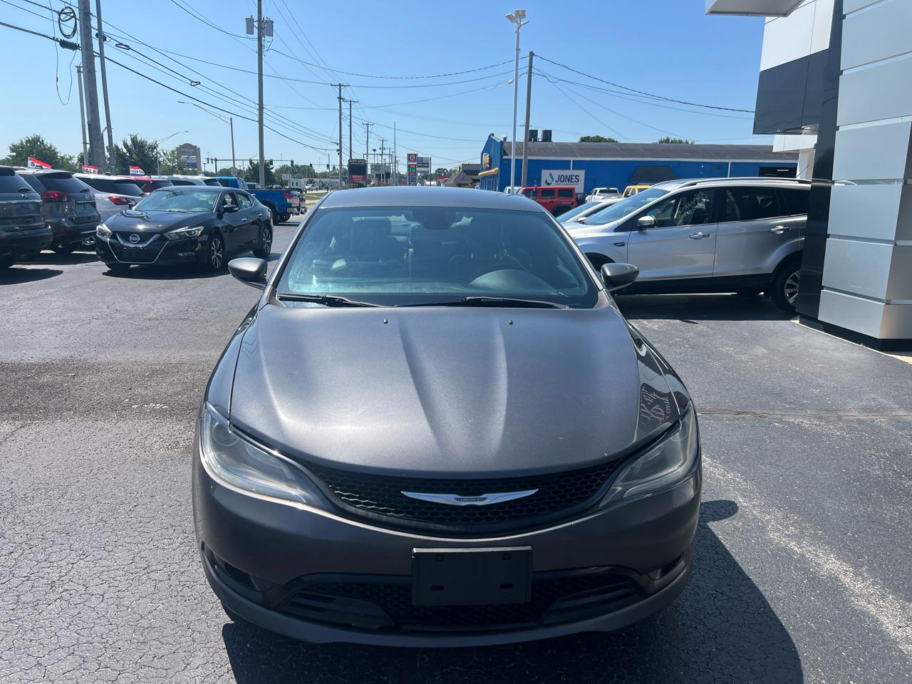 Chrysler 200 4dr Sdn S AWD 2017