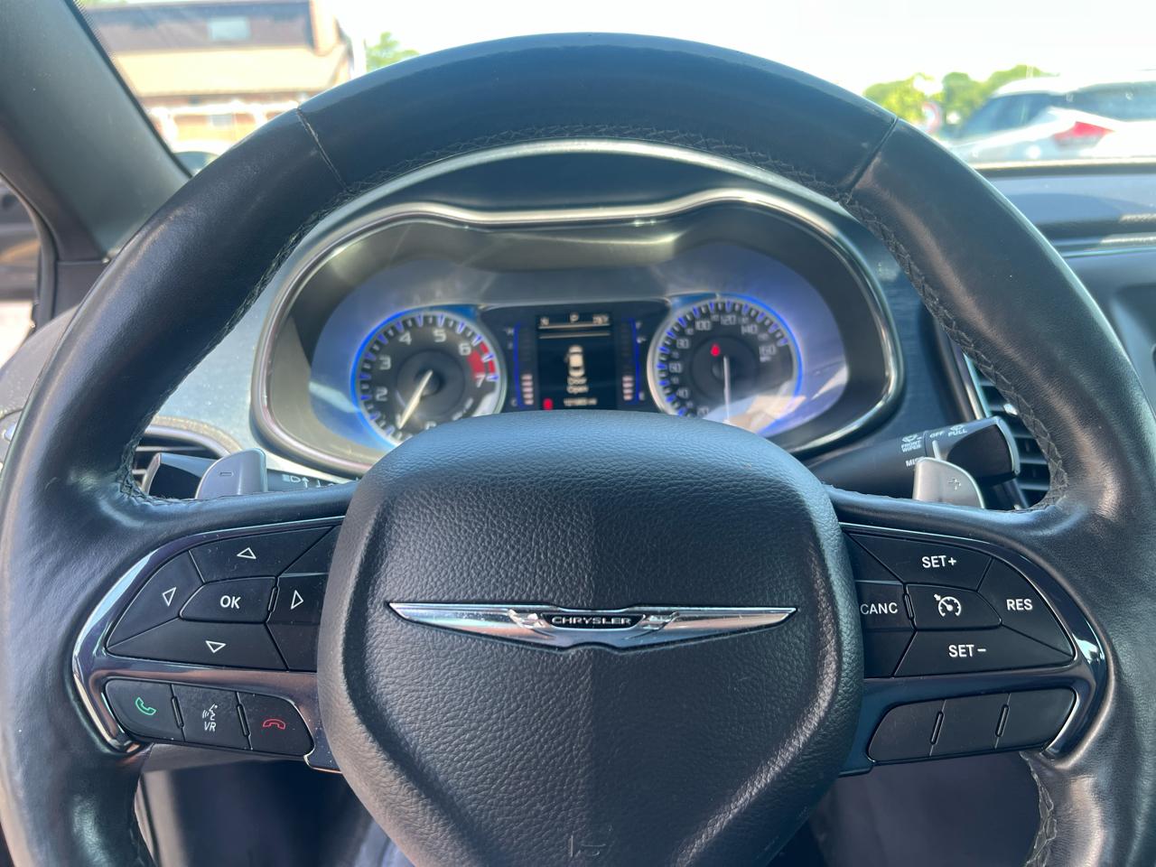 Chrysler 200 4dr Sdn S AWD 2017