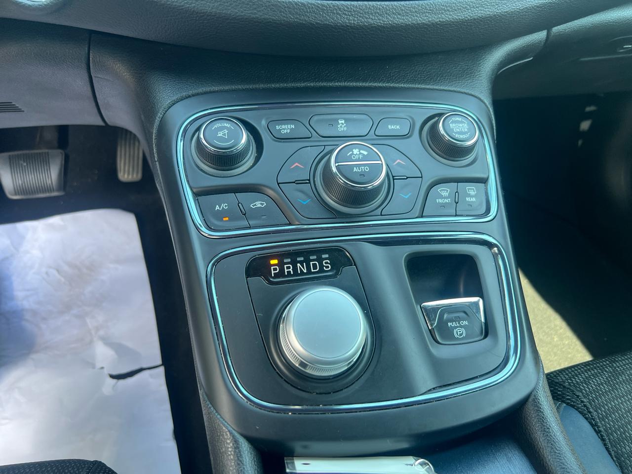 Chrysler 200 4dr Sdn S AWD 2017
