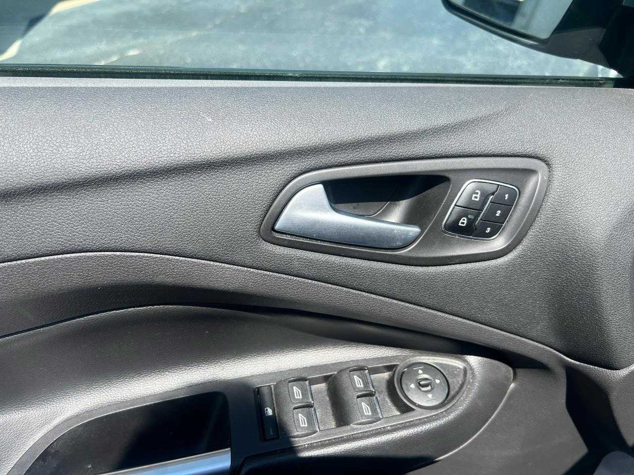 Ford Escape Titanium FWD 2017