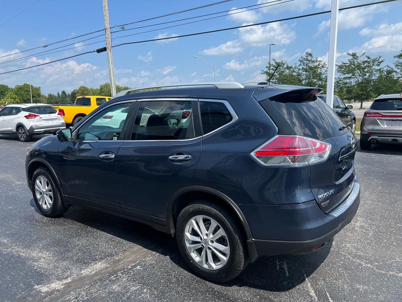 Nissan Rogue FWD 4dr SV 2016