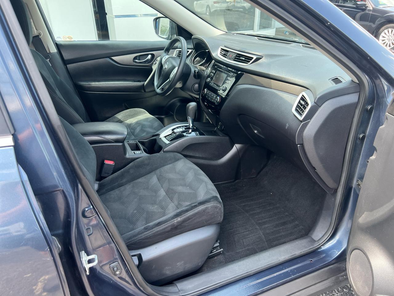 Nissan Rogue FWD 4dr SV 2016