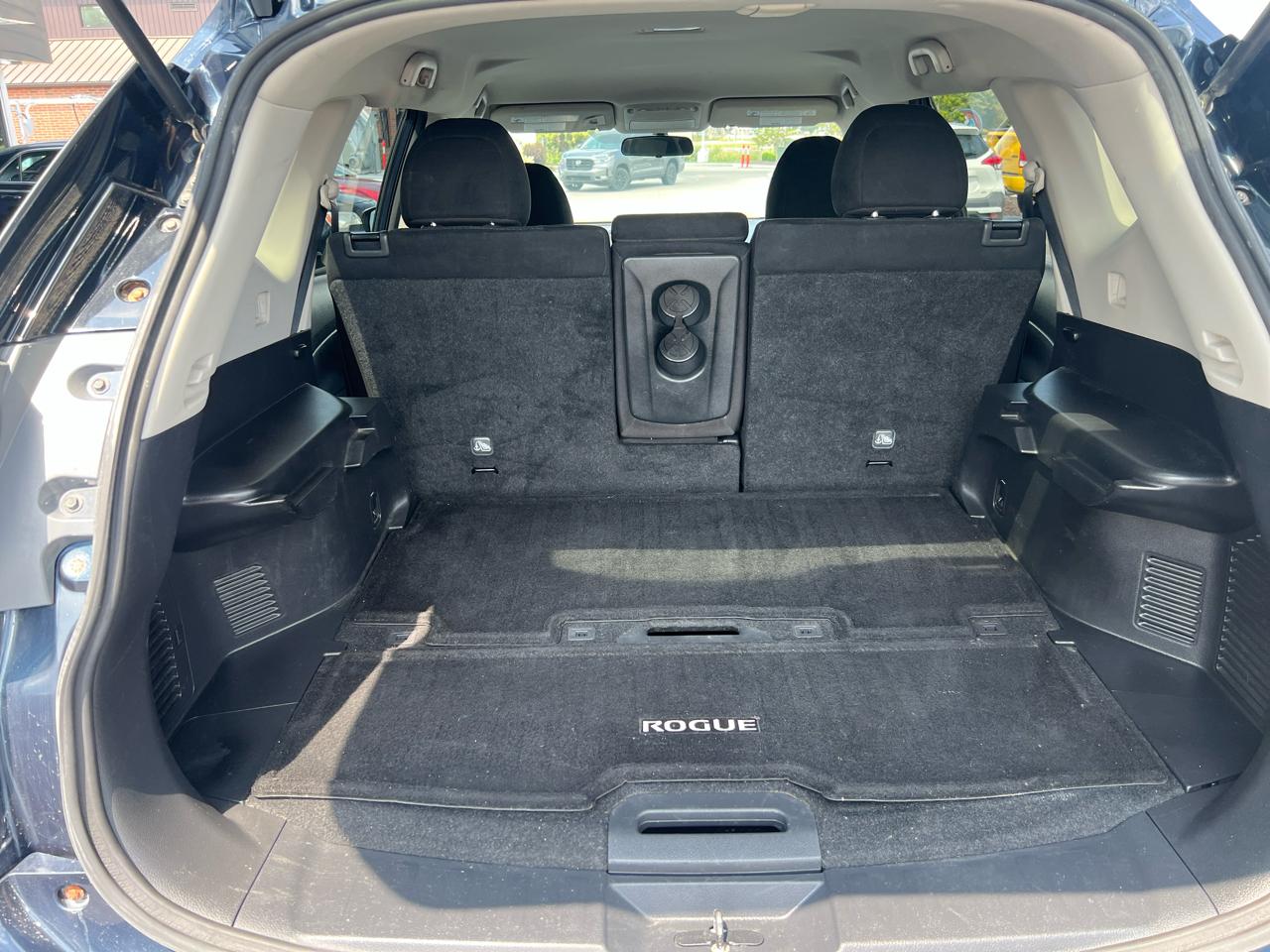Nissan Rogue FWD 4dr SV 2016