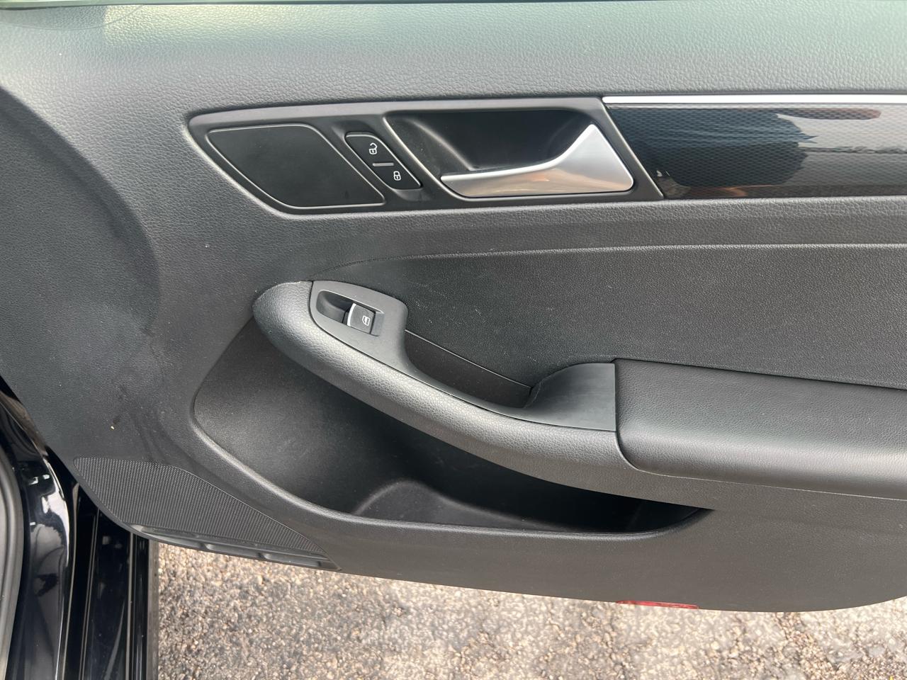Volkswagen Jetta 1.8T SEL Auto 2017