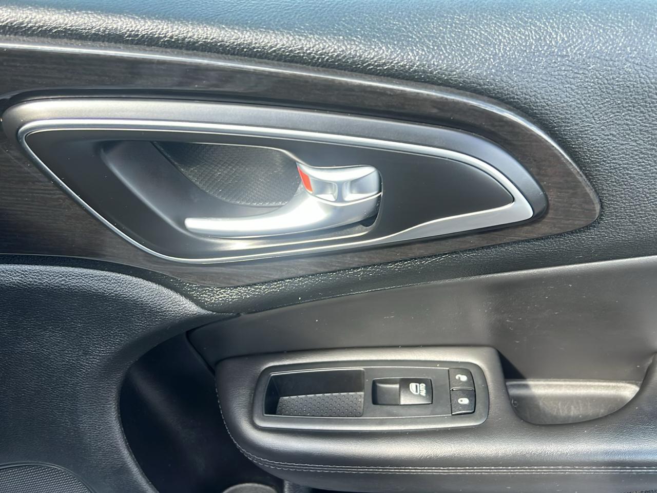 Chrysler 200 4dr Sdn C FWD 2016