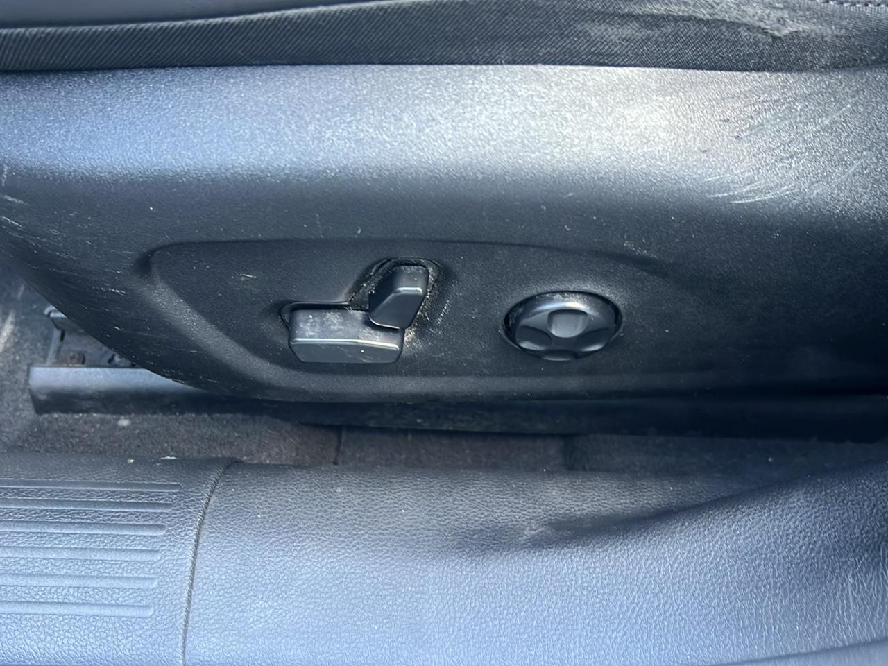 Chrysler 200 4dr Sdn C FWD 2016