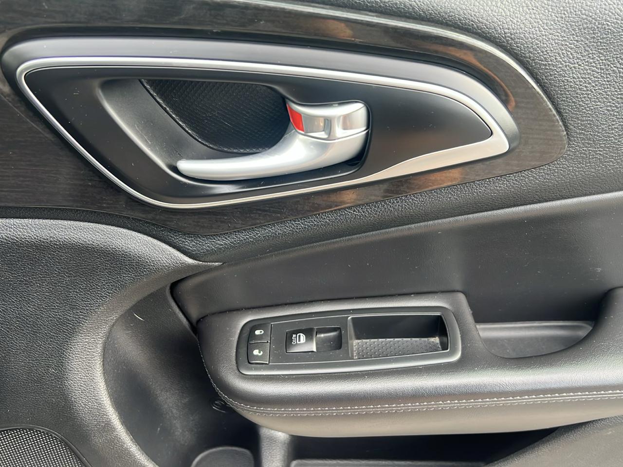 Chrysler 200 4dr Sdn C FWD 2015