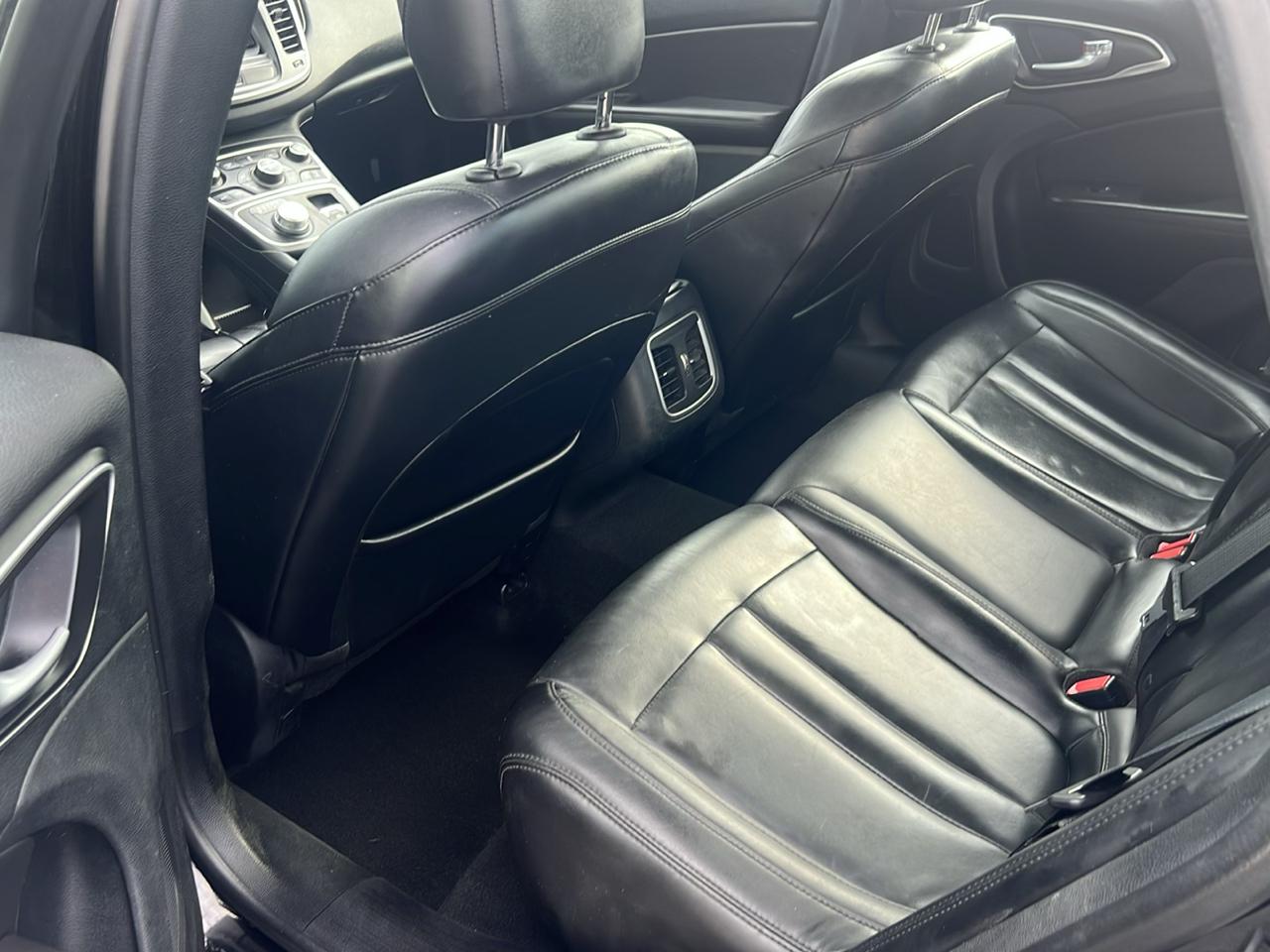 Chrysler 200 4dr Sdn C FWD 2015
