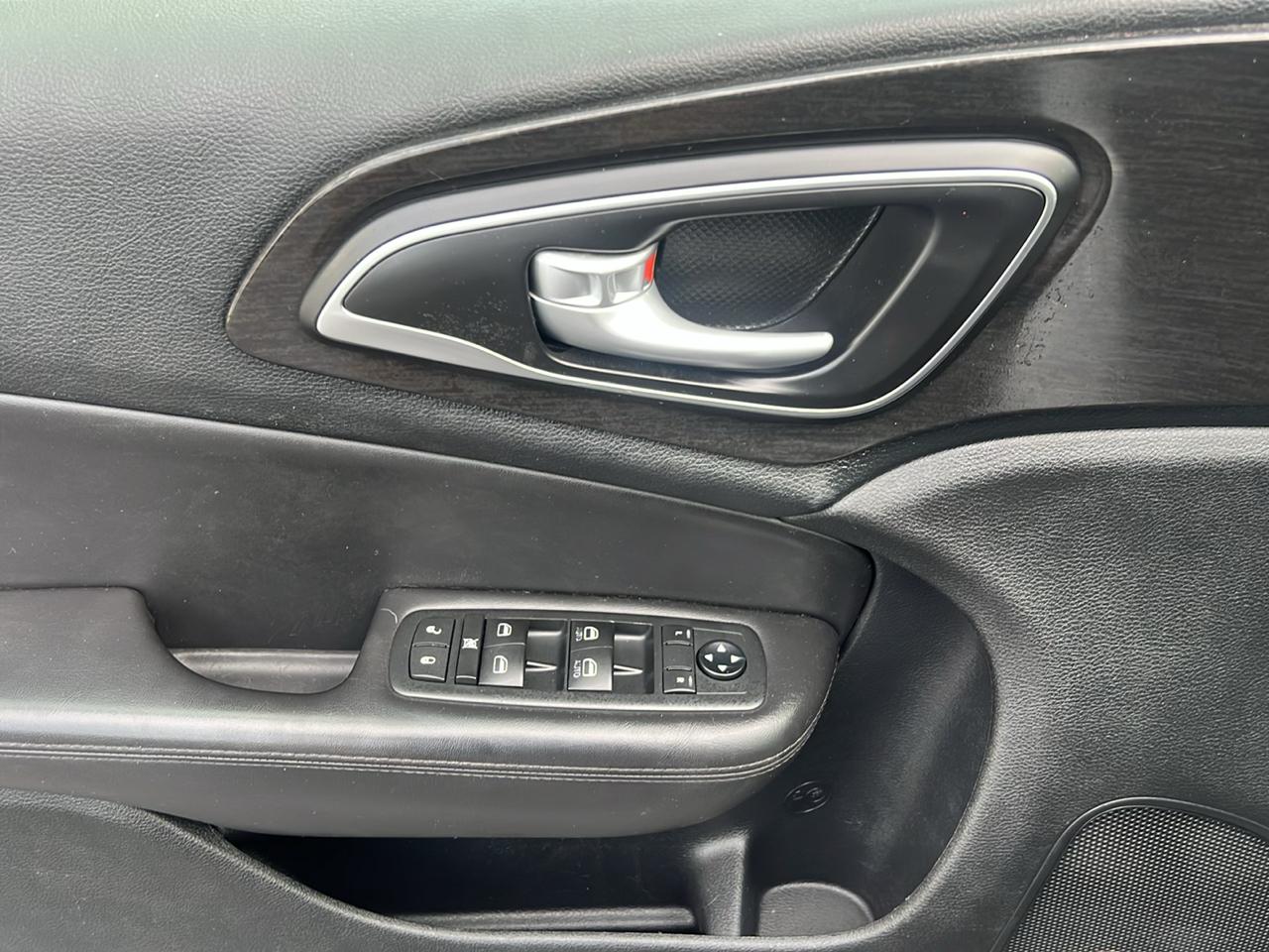 Chrysler 200 4dr Sdn C FWD 2015