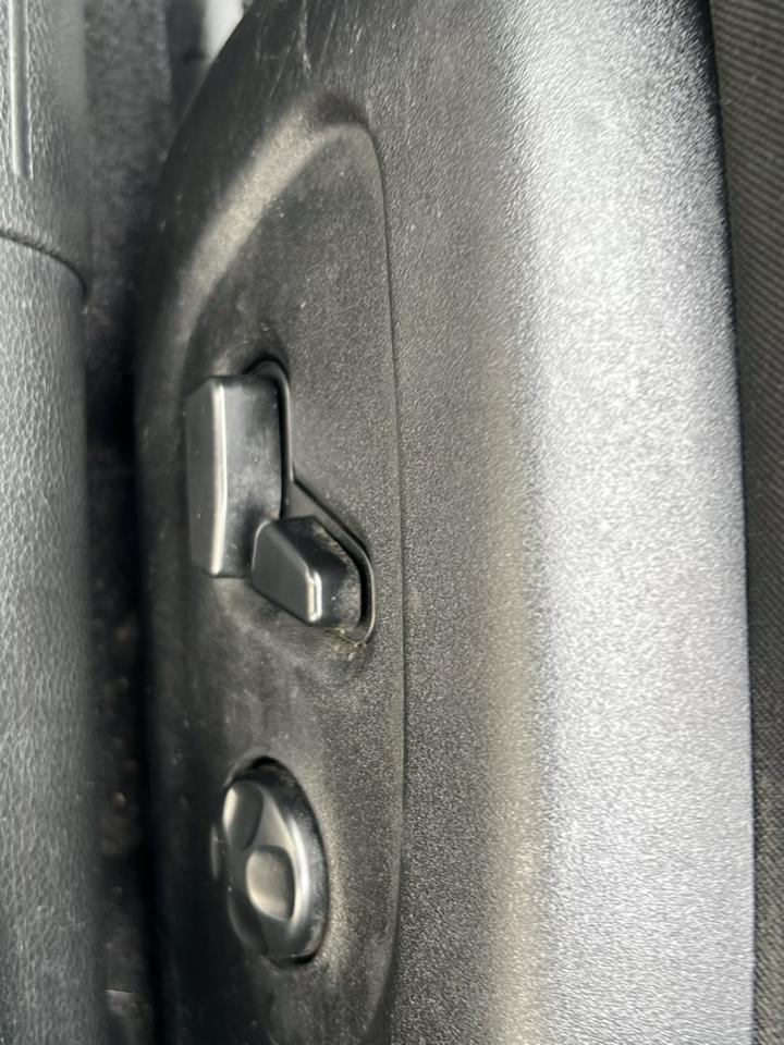 Chrysler 200 4dr Sdn C FWD 2015